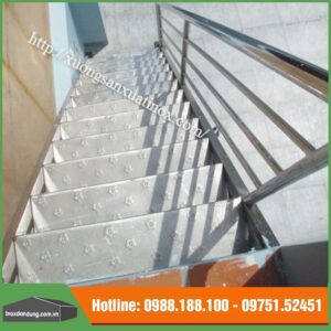Gia công cầu thang inox chuyên nghiệp