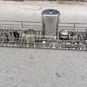 Kệ inox treo tường nhà bếp