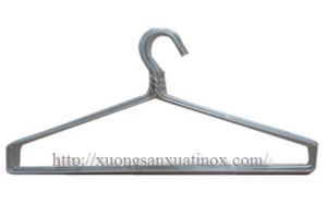 moc treo quan ao la gi tai sao nen su dung moc treo quan ao bang | Inox dân dụng Toán Huệ