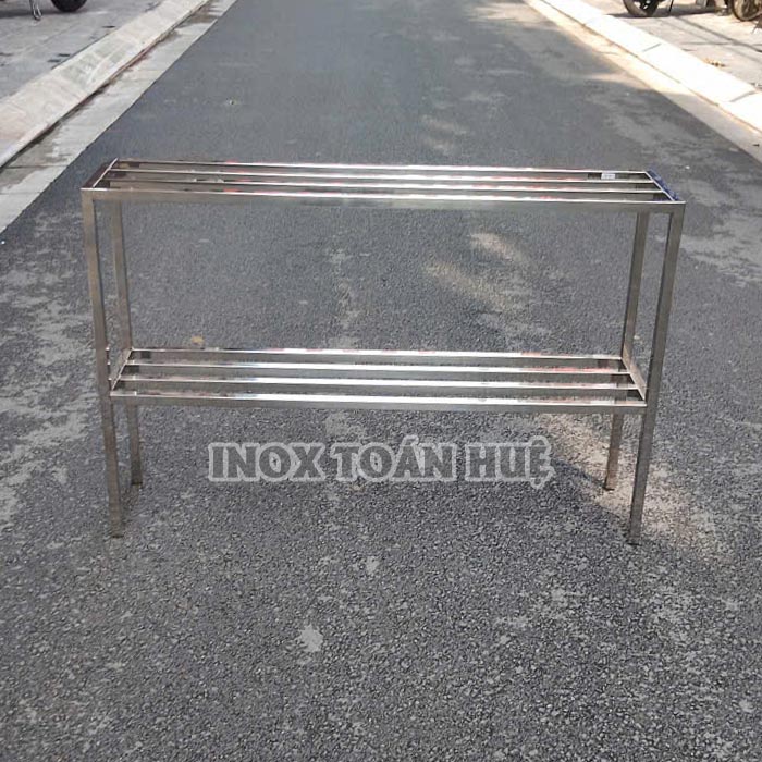 Mặt trước của kệ để cá inox
