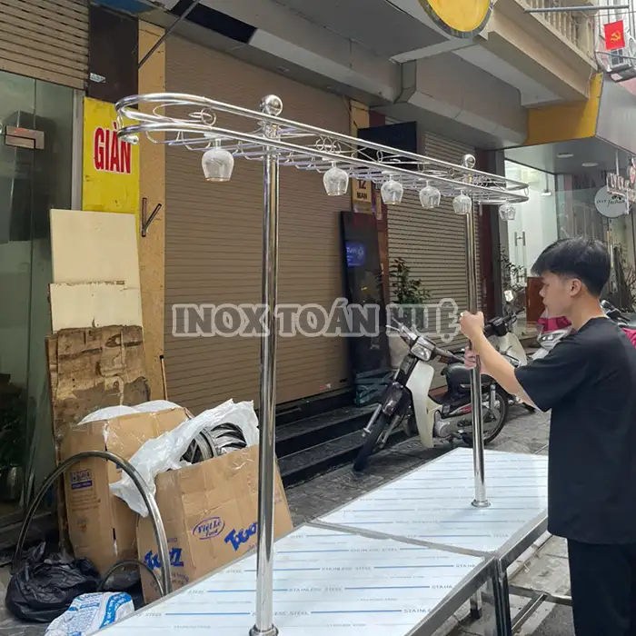 Giá treo ly inox cho quầy bar 3 Gia treo ly inox Ha Noi | Inox dân dụng Toán Huệ