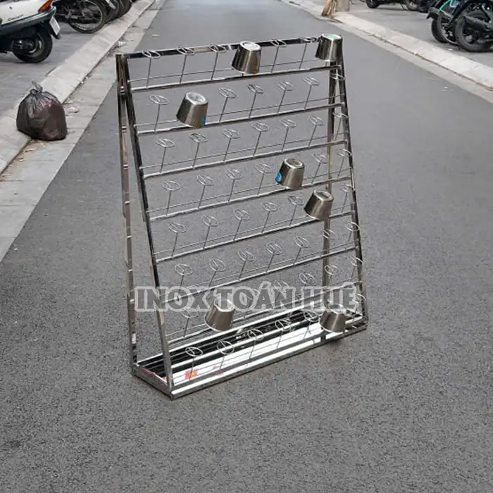 mặt bên của kệ úp cốc inox 8 tầng