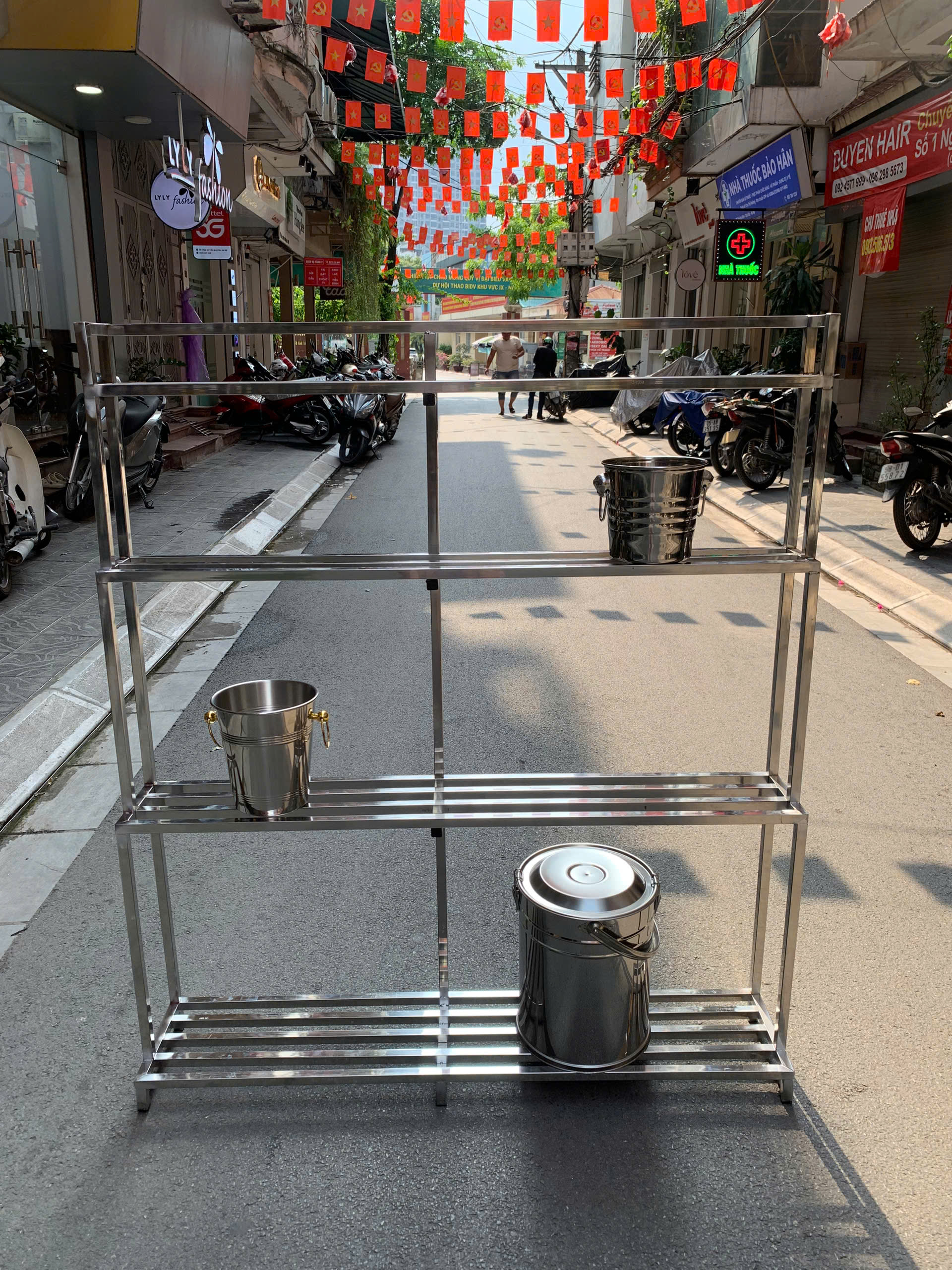 Kệ inox 4 tầng có nan 3 | Inox dân dụng Toán Huệ